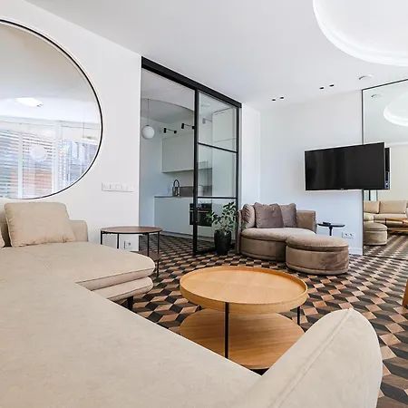Central Daukanto Apartment, By Cohost * Palanga