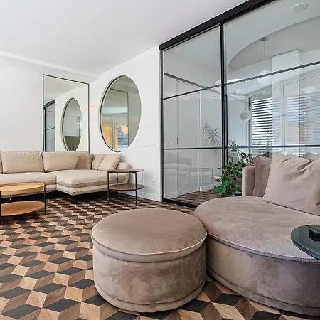  Central Daukanto Apartment, By Cohost